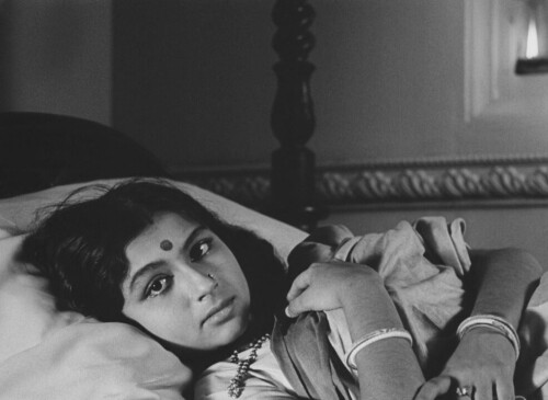 Devi.1960.Criterion.Collection.BluRay.720p.DD1.0.x264-BMDru.mkv_011420.472.jpg